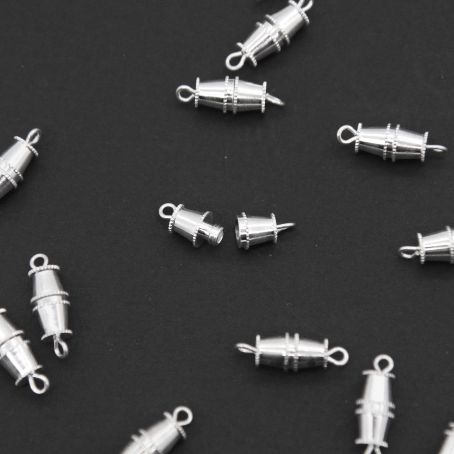 Single Crystal & Silver Base Stretch Clasp